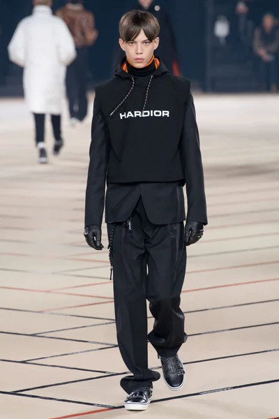 Look 32